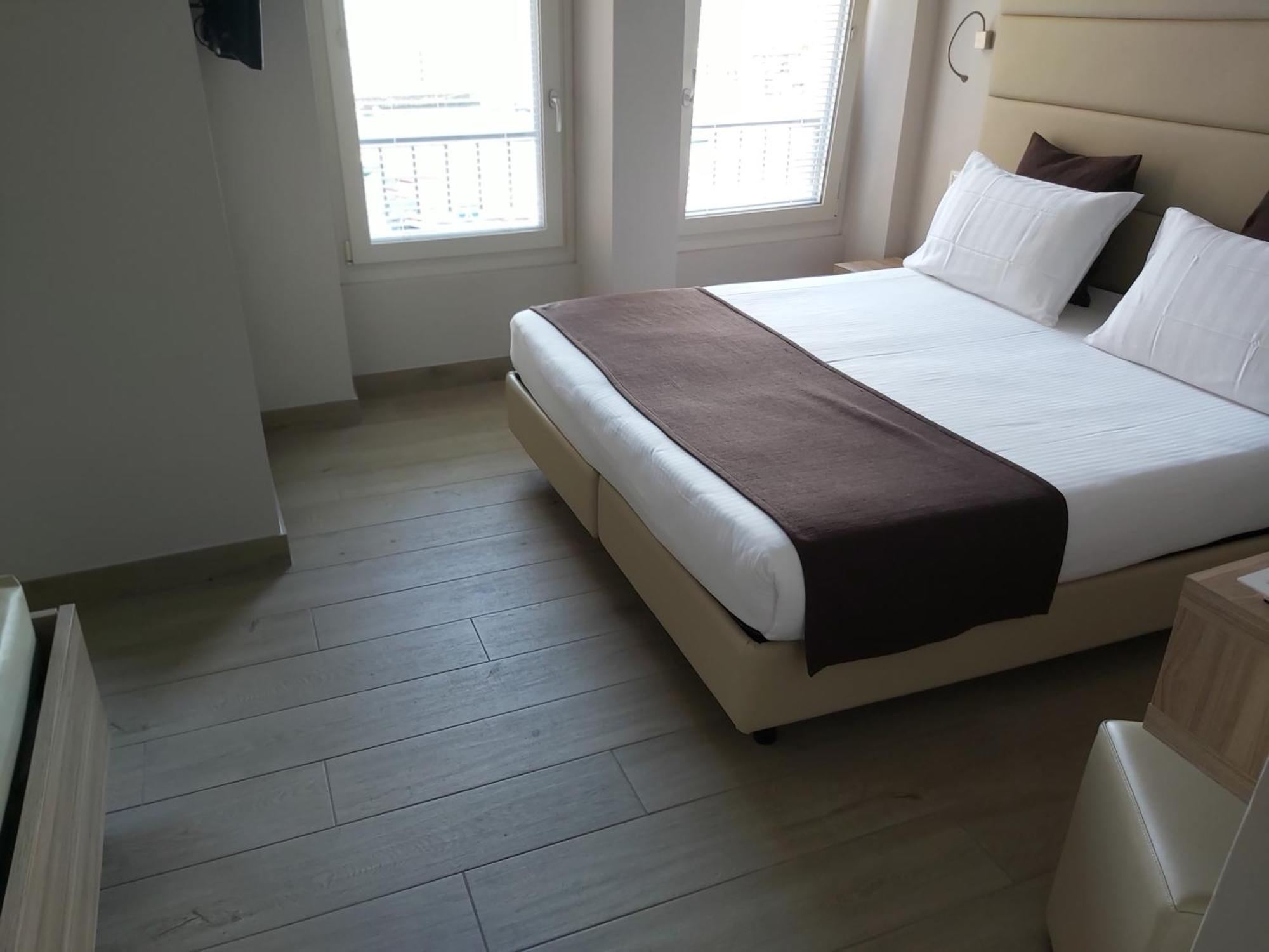 Hotel Danieli La Castellana lago di Garda Brenzone sul Garda Esterno foto