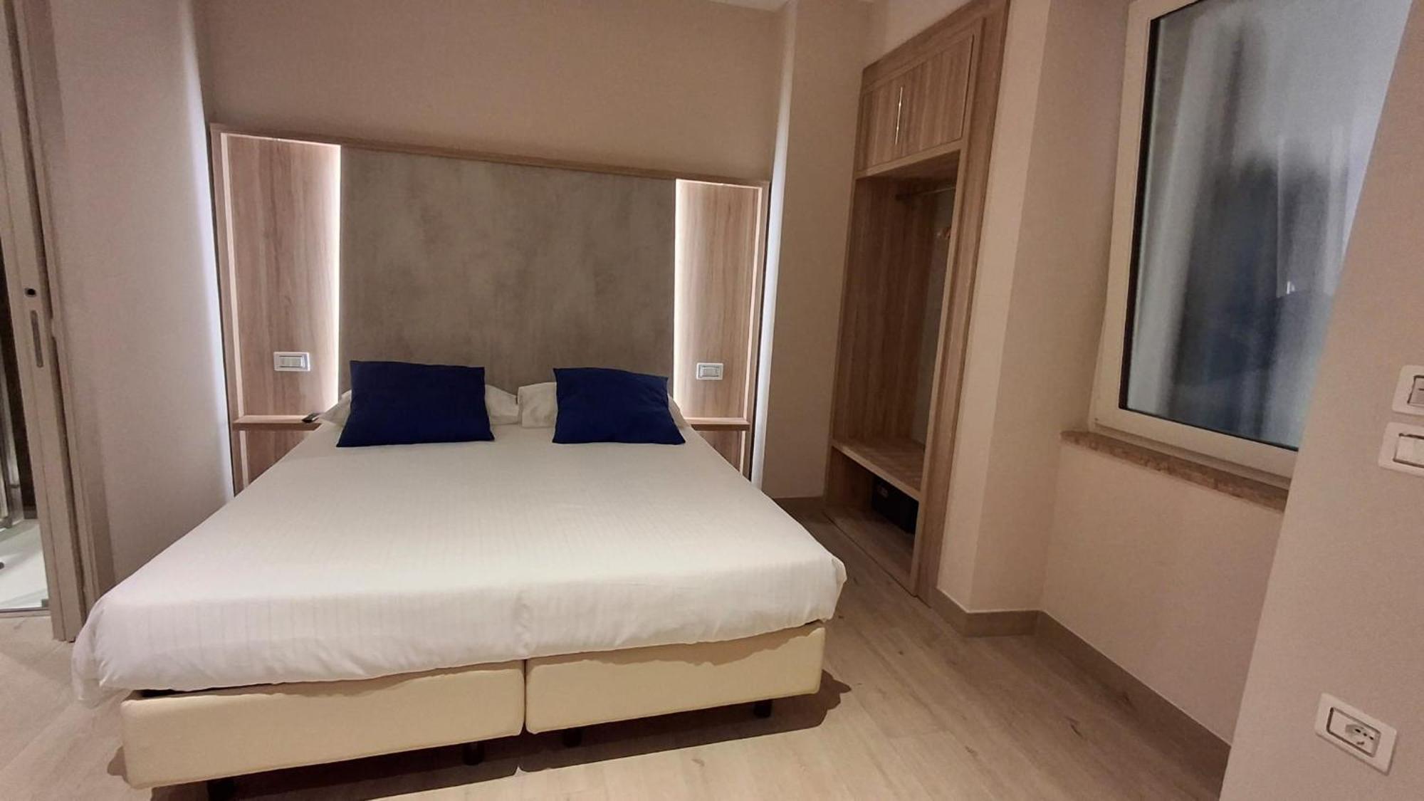 Hotel Danieli La Castellana lago di Garda Brenzone sul Garda Esterno foto
